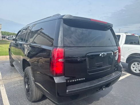 Used 2020 Chevrolet Suburban LT w/ Luxury Package RWD image 6
