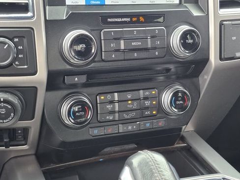 Used 2017 Ford F150 Platinum w/ Equipment Group 701A Luxury AWD/4WD image 23