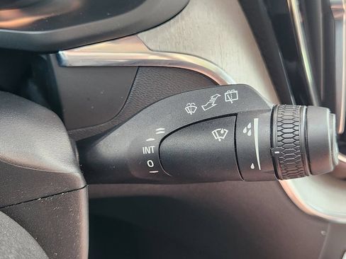 Certified 2025 Volvo XC60 B5 Plus AWD/4WD image 32