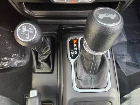 Certified 2025 Jeep Wrangler Unlimited Sahara AWD/4WD image 27