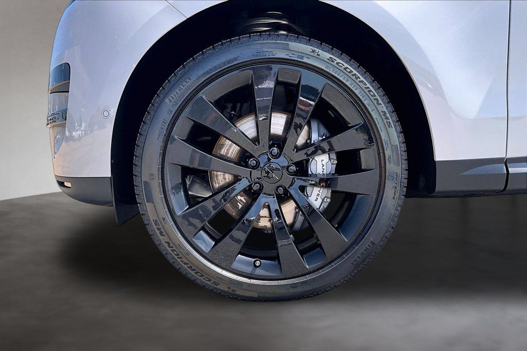 New 2026 Land Rover Range Rover Sport SE AWD/4WD image 12