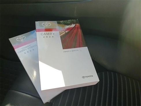 Used 2023 Toyota Camry SE image 7