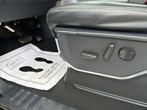 Used 2023 Ford F350 Lariat w/ Chrome Package image 22