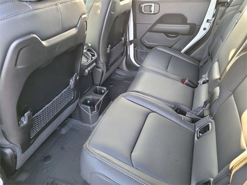 New 2025 Jeep Gladiator High Tide image 16