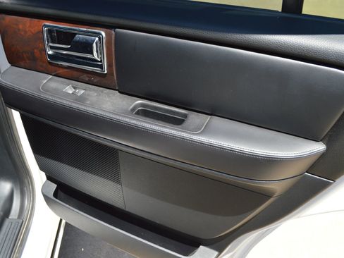 Used 2015 Lincoln Navigator 4WD image 26