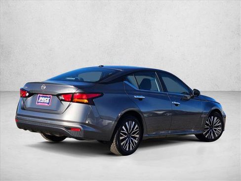 Used 2023 Nissan Altima 2.5 SV image 5