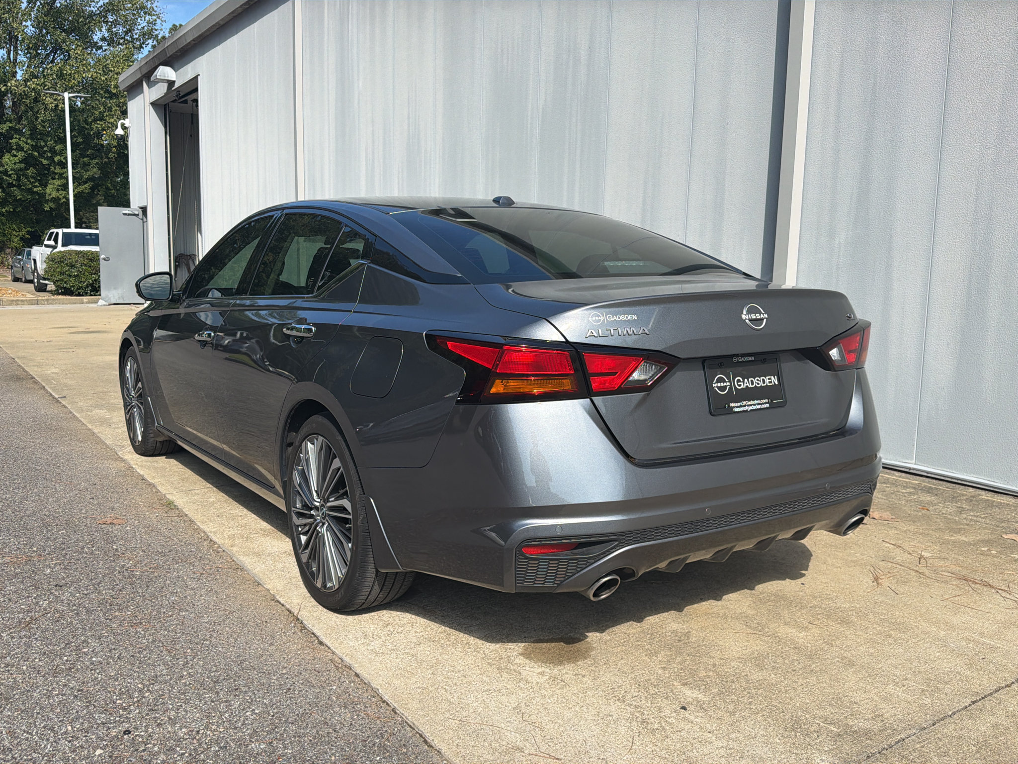 Used 2025 Nissan Altima 2.5 SL FWD image 6