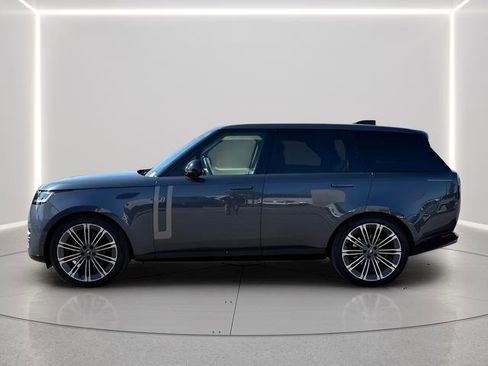 Used 2024 Land Rover Range Rover SE image 2