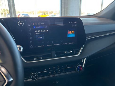 Used 2025 Chevrolet Equinox LT image 27