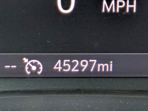 Used 2023 GMC Terrain SLT image 33