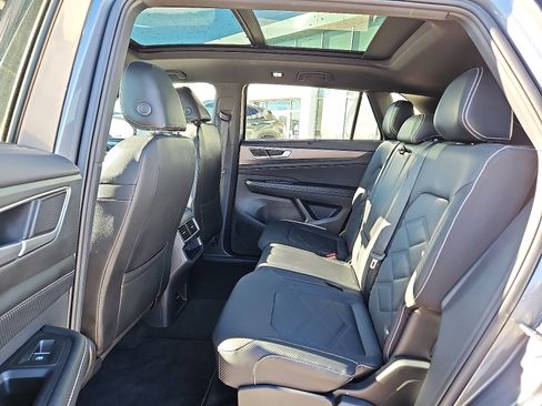 Certified 2024 Volkswagen Atlas Cross Sport SE image 9