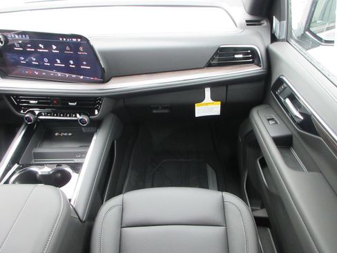 New 2026 Chevrolet Suburban Z71 w/ Comfort Package image 18