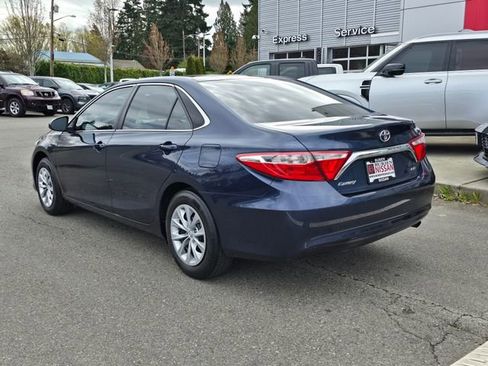 Used 2016 Toyota Camry LE image 4