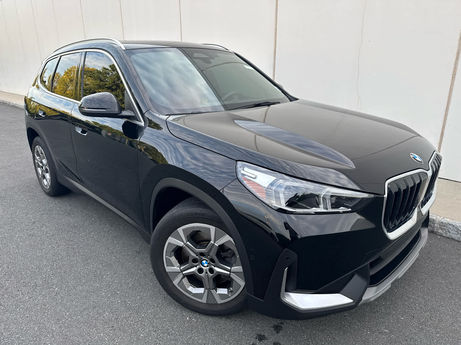 Used 2023 BMW X1 xDrive28i w/ Convenience Package AWD/4WD image 2
