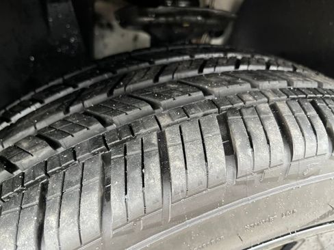 Certified 2024 Volkswagen Taos SE image 30