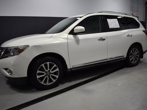 Used 2014 Nissan Pathfinder SL w/ SL Premium Package image 2