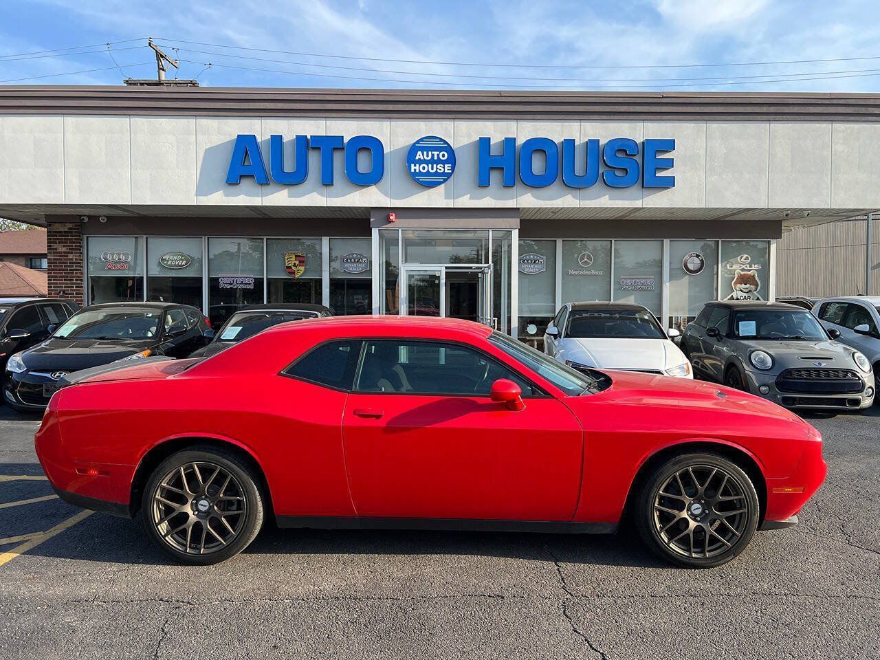 Used 2015 Dodge Challenger SXT RWD image 9