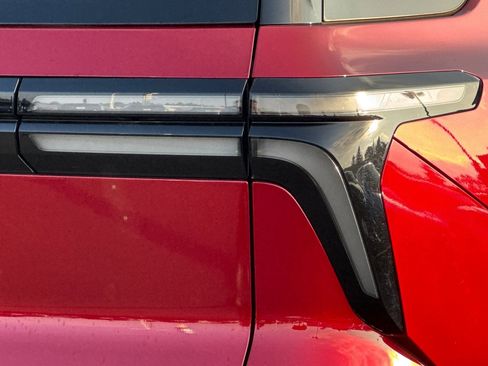 Used 2024 Chevrolet Traverse RS w/ LPO, Floor Liner Package image 45