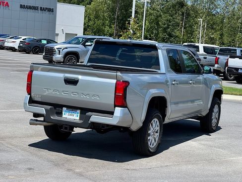Used 2025 Toyota Tacoma SR5 AWD/4WD image 22