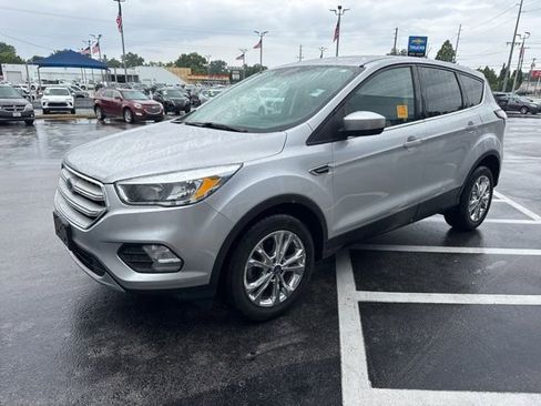 Used 2017 Ford Escape SE FWD image 1