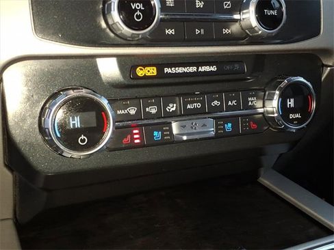 Used 2022 Ford F350 Lariat w/ Chrome Package image 22