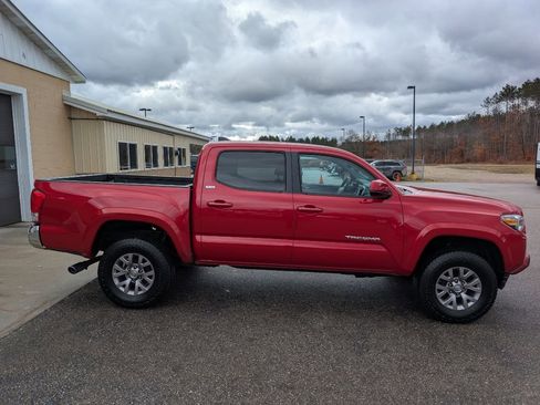 Used 2016 Toyota Tacoma SR5 image 4