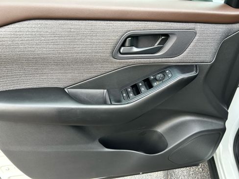 Used 2023 Nissan Rogue S FWD image 10