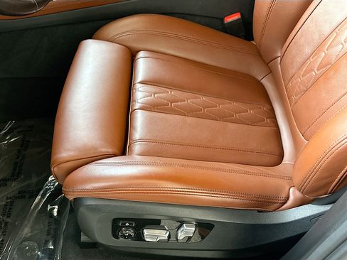 Used 2023 BMW X7 xDrive40i w/ M Sport Package AWD/4WD image 19