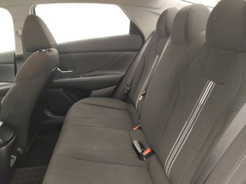 Used 2024 Hyundai Elantra SEL FWD image 18