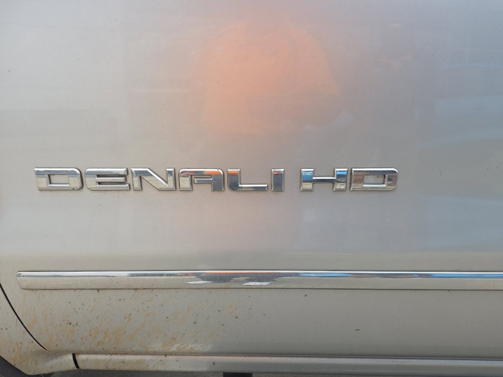 Used 2017 GMC Sierra 2500 Denali w/ Duramax Plus Package AWD/4WD image 10