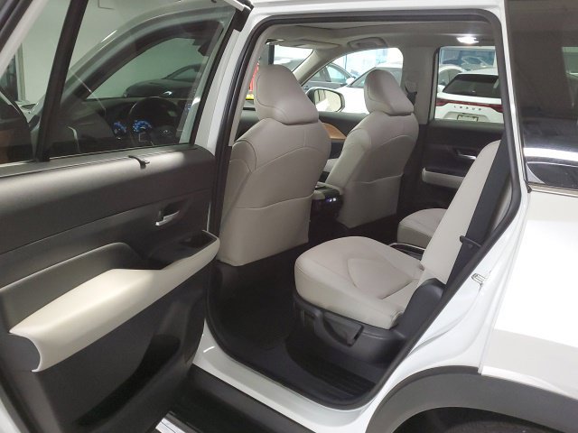 Used 2025 Toyota Grand Highlander AWD image 23