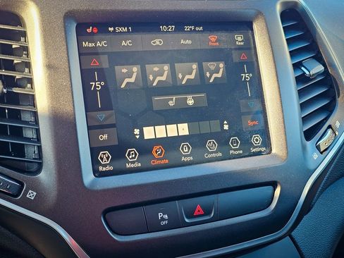 Used 2019 Jeep Cherokee Trailhawk w/ Cold Weather Group image 23