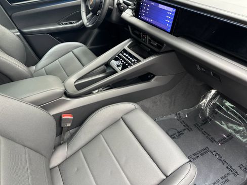 New 2026 Porsche Macan 4 Electric AWD/4WD image 17