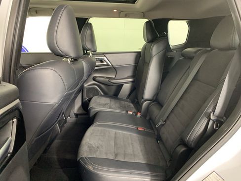 Used 2024 Mitsubishi Outlander SE image 33