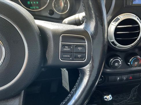 Used 2011 Jeep Wrangler Unlimited Sahara AWD/4WD image 11