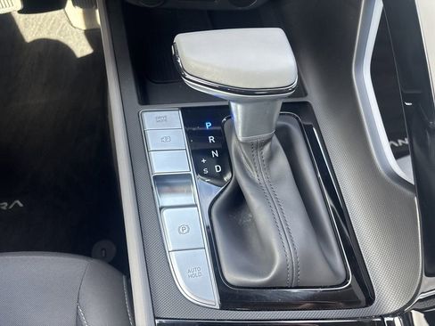 Certified 2025 Hyundai Elantra SEL image 24