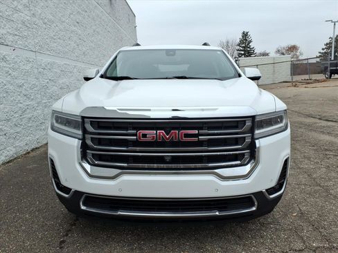 Used 2020 GMC Acadia SLT w/ Driver Alert Package II image 2