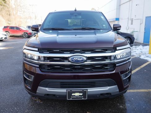 Used 2023 Ford Expedition Limited image 3