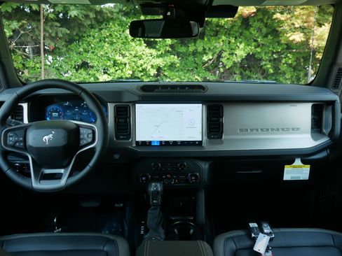 New 2025 Ford Bronco Outer Banks w/ Sasquatch Package image 9