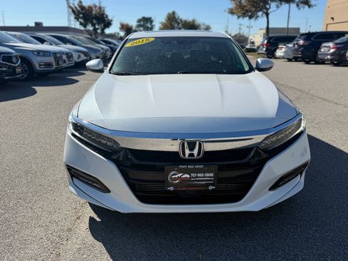 Used 2018 Honda Accord Touring image 4