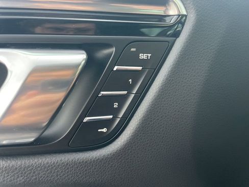 Certified 2025 Porsche Macan image 31