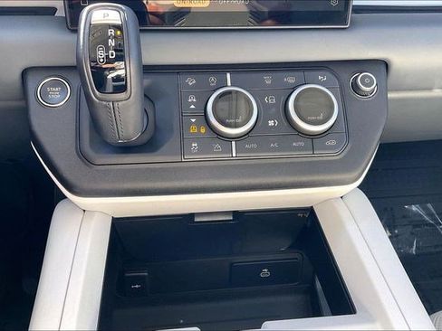 Used 2025 Land Rover Defender 110 S image 37