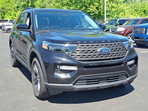 Used 2022 Ford Explorer XLT w/ Equipment Group 202A AWD/4WD image 2