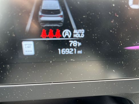 Used 2025 Kia Sportage LX image 39