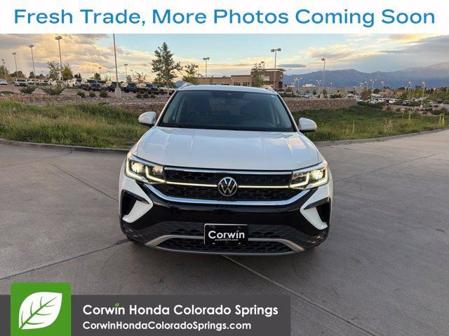 Used 2022 Volkswagen Taos SEL AWD/4WD image 2