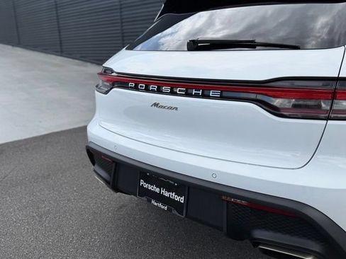 Used 2022 Porsche Macan AWD/4WD image 35