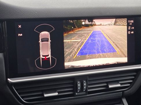 Used 2023 Porsche Cayenne Platinum Edition image 17