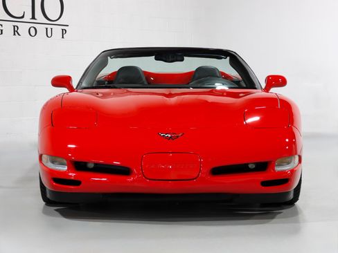 Used 2004 Chevrolet Corvette Convertible w/ Preferred Equipment Group RWD image 21