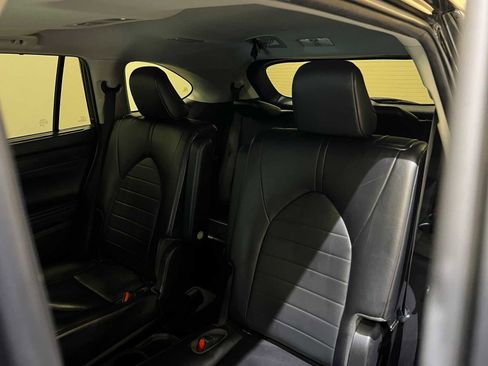 Certified 2023 Toyota Highlander XLE image 11