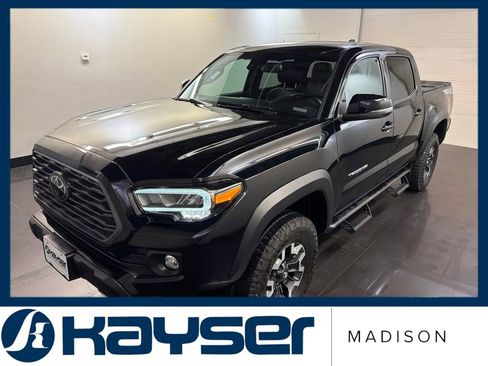Used 2022 Toyota Tacoma TRD Off-Road w/ TRD Premium Off Road Package AWD/4WD image 3